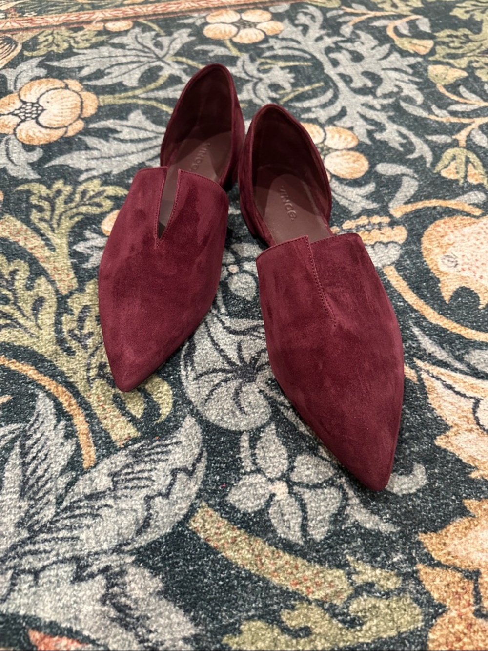 Vince Darlington Suede Burgundy Pointed Toe Slip On Flats Sz 8.5
